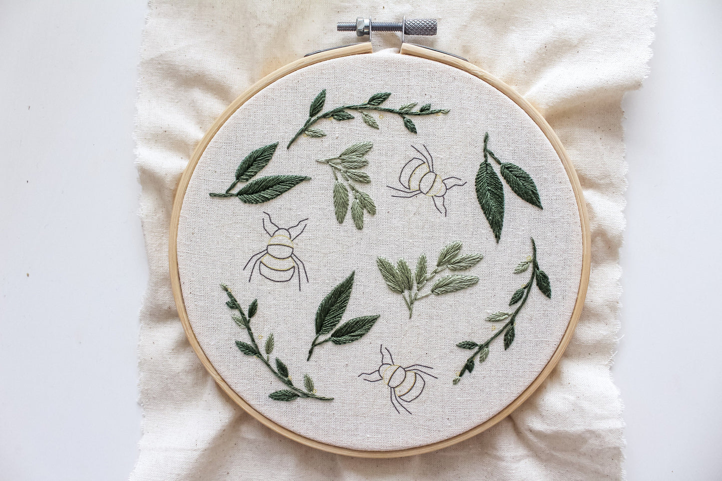 Bee Hand Embroidery Kit | 3D Turkey Stitch | Beginner-Friendly DIY Craft