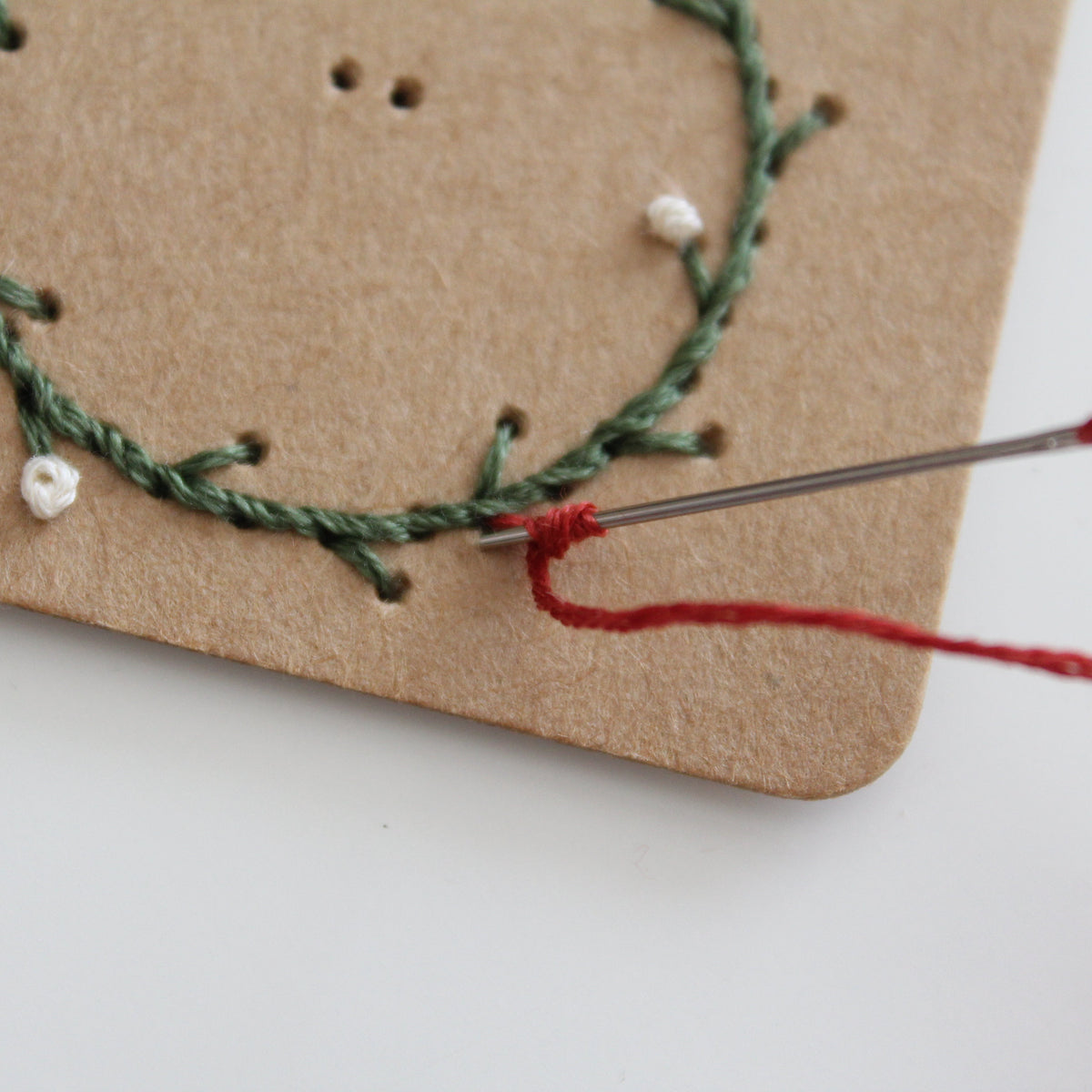 PDF Download Christmas Wreath Gift Tags Embroidery Pattern